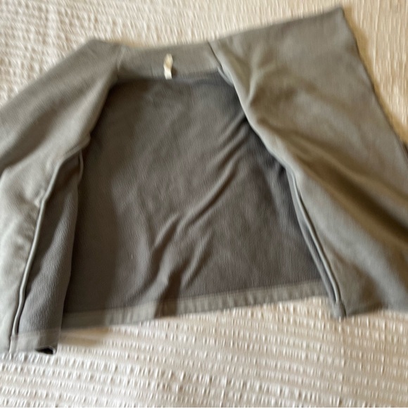 Lucy Activewear Snap Closure Lux Fleece Wrap - Light Grey-Has Pockets,Flattering - Picture 10 of 11